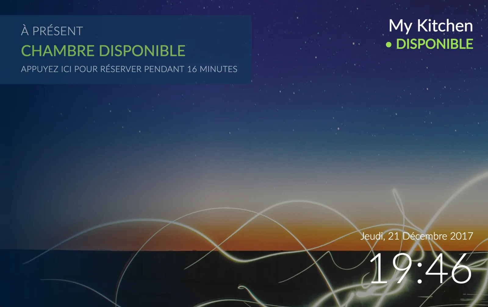Meeting room display localised to French showing Chambre disponible